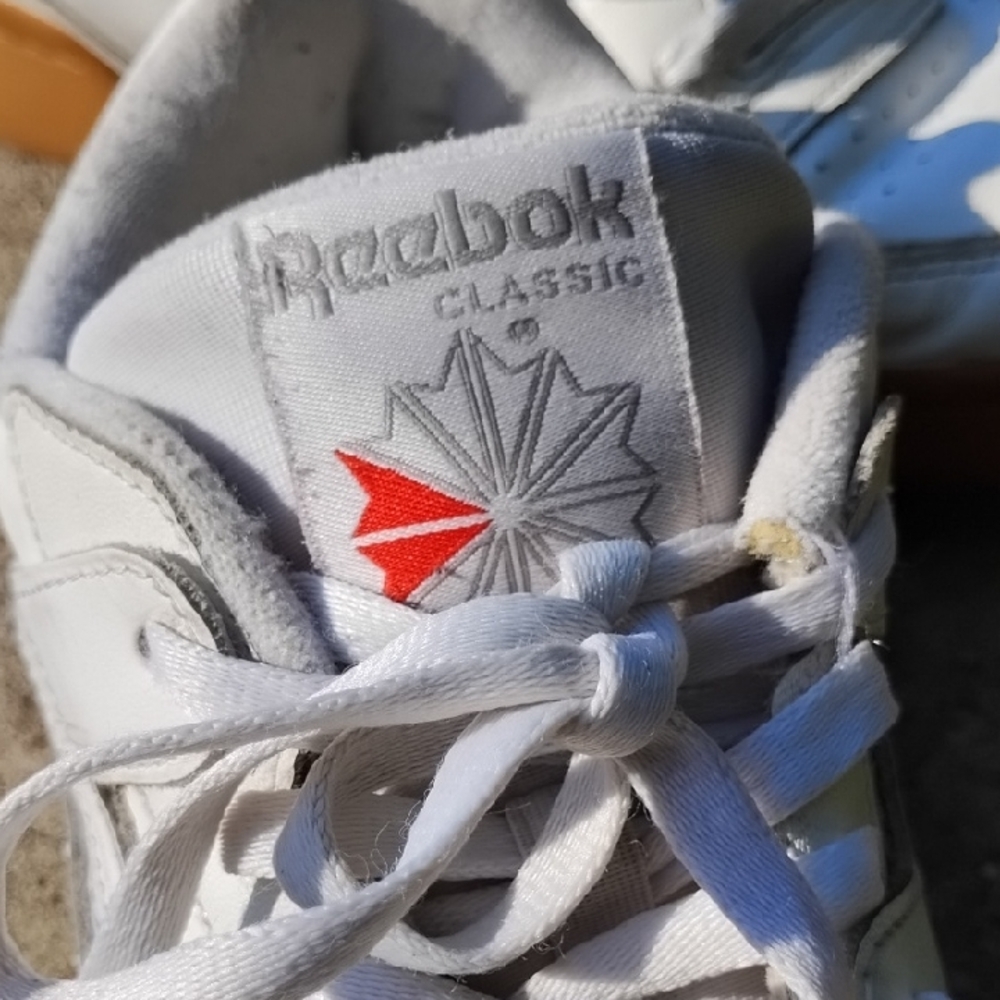 Reebok White Sneakers with Red Detail - Picture 2 of 9